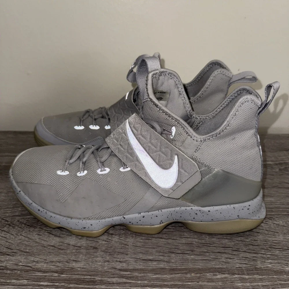 Nike Lebron XIV 14 Men US 11 Silver White Reflective Grey James 852405-007‎